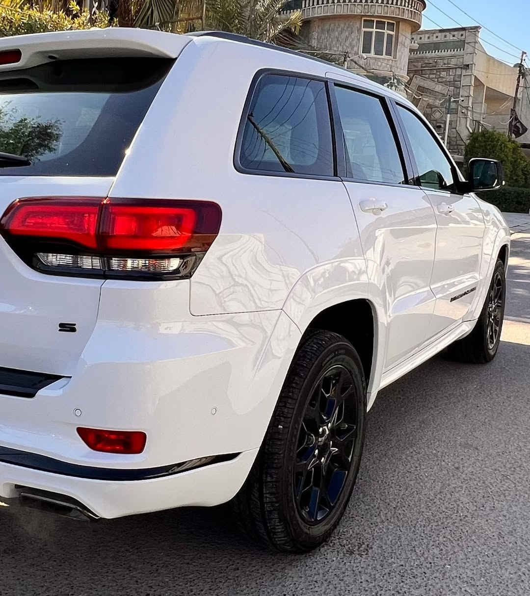 السلام عليكم عندي جيب Sموديل 2022 وكاله شركة هالم فول مواصفات مرقم بغداد ماشية 27 الف بصمة تشغيل كشنات جلد كشنات كهرباء حار بارد كشن استيرن وكشن ذاكرة وكهرباء رادارات بانوراما صندوق كهرباء السعر 385 ورقة للاتصال *********** ابو عبد الله
