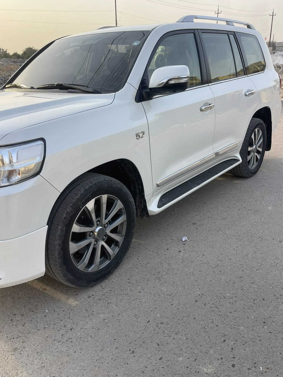 لا ندكروز 2017 
٨ سرندر 5700
ماشيه جوه ١٠٠ 
مكفوله كفاله عامه 
ابريم 
الاستفسار ***********
