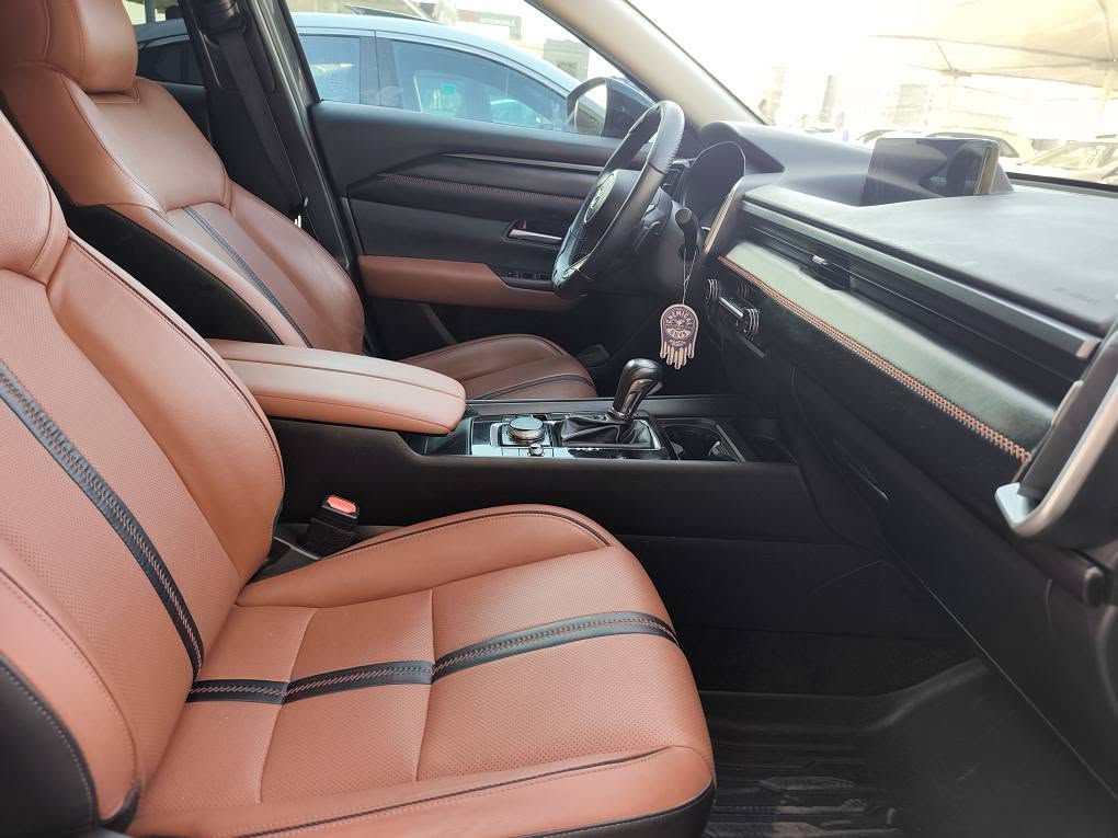 مازدا cx50 merdian edition  تۆڕبۆ
یەک چەمەلەغی بۆیاخە لەگەڵ پەڵەیەکی درگا بێ ناوگرتن 
32 هەزار ڕۆشتووە سیرڤز کراوە
3 مانگ کاتی لەگەڵە
195 گەڵا و معامەلە 
***********
*********** السليمانية, العراق
