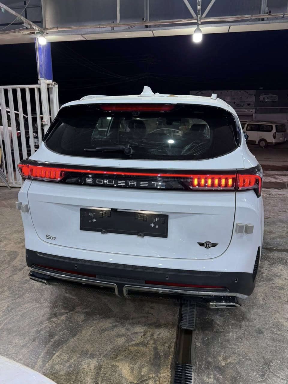 ‼️‼️رجع توفر من جديد‼️‼️
⁨ سوئيست S07 1.6L PREMIUM

الموديل: 2026 (خليجي)
العداد: صفر كيلو متر
المحرك: 4 أسطوانات 1.6L تيربو 197 حصان
العزم (نيوتن-م.): 290
ناقل الحركة: اوتوماتيكي دبل كلاتش من 7 سرعات
استهلاك الوقود: 8 لتر لكل 100 كم

الضمان الأساسي: 6 سنوات أو 200,000 كم (أيهما أولا)
ضمان المحرك: 10 سنوات أو 1،000،000 كم (أيهما أولا / للمالك الأول)

السعر : 27,900,000 دينار عراقي ( بدون رقم ) 

المواصفات:
*إطارات قياس 20 إنچ
*فتحة سقف بانوراما 1.1 م
*الصندوق كهربائي
*مثبت سرعة مع رادار تفاعلي
*نظام القيادة شبه الذاتية
*نظام الكبح التلقائي في حالة الطوارئ
*نظام تحذير الاصطدام الامامي والخلفي
*كاميرات محيطية 540 درجة
*حساسات أمامية وخلفية
*نقطة العمياء
*نظام تحذير مغادرة المسار
* نظام المساعدة للبقاء في المسار
*شاشة عرض وعدادات رقمية قياس 24.6 إنچ
*نظام صوتي متطور 8 سماعات من Sony
*نظام ابل كار بلاي واندرويد أوتو لاسلكي
*شاحن هاتف لاسلكي سريع
*مقصورة الركاب من الجلد الفاخر
*مقعد السائق والراكب كهربائي و مبرد
*مقعد السائق ذاكرة
*عدد صفوف المقاعد 3 (7 ركاب)
*إنارة ترحيبية
*إنارة محيطية متعددة الالوان
*عتبات الأبواب مضيئة
*مصابيح أمامية و خلفية أوتوماتيكية LED مع مصابيح نهارية
*التكيف التلقائي للضوء العالي
* مراية الوسطية مع خاصية التعتيم
* نظام تسجيل الرحلات DVR
*المرايا الجانبية قابلة للطي كهربائياً ومدفئة
*ماسحات الزجاج الامامي مع حساس للمطر
*دخول ذكي (بصمة) و تشغيل عن بعد
*خاصية إغلاق الشبابيك وفتحة السقف عن بعد
*شاشة التحكم بالمكيف لمس بقياس 9.7 إنچ
*نظام تكييف ثلاثي المناطق مع شاشة تحكم منفصلة للصف الثاني
* نظام تنقية الهواء PM2.5 مع شاشة و فلتر تنقية الهواء (N95)
*مسند الذراع الوسطي مع ثلاجة
*انماط قيادة متعددة
* مبدل السرعة مثبت على المقود Paddle Shifter
*وسائد هوائية امامية وجانبية عدد 6
*نظام الفرامل اليدوية الاوتوماتيكي Autohold
*نظام التحكم بنزول المنحدرات
*نظام المساعدة لصعود المرتفعات 
*نظام مراقبة ضغط الإطارات
*نظام المكابح المانعة للانغلاق ABS
*نظام التحكم بالثبات ESC

🔽للاستفسار والمراجعة :

☎️***********
☎️***********
☎️***********

📍#معرض_الفرقان_لتجارة_السيارات
#بغداد_الكريعات_نهاية_شارع_الوقف
