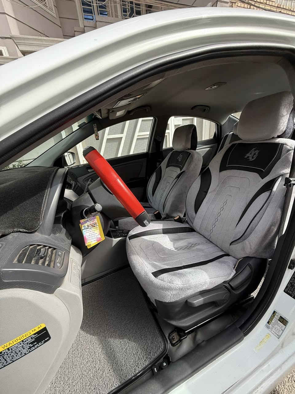 اكسنت 2016 وارد امريكي 
رقم بغداد الانگليزي 
حادثها قبق جنطة وبالعراق قطعتين صبغ السونار وصور الحادث مرفقة بالمنشور 
محرك كير تبريد كفالة 
تخم تاير جديد 
تخم مجاول وبلكات جديد
ادامة كاملة وباتري جديد
شاشة وارضيات حوضية ودوشمة 
بنزين محسن ودهن اصلي فقط 

 السعر ٩٨ ورقة العنوان حي الجهاد 
رقم الهاتف : ***********
