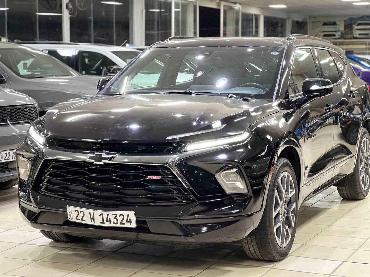 السلام عليكم ورحمة الله وبركاته.
#معرض_ابن_شعبان_لتجارة_السيارات. 
______________________________
✅اسم السيارة : شوفرليت بلايزر 
✅الموديل :  2023
✅الفئة : RS
✅رقم السيارة : اربيل وكالة اونقل ملكية حسب الرغبة
✅السعر : 199  ورقة
✅الضرر : البنيد + بارد طرف الجاملغ الامامي الايسر
✅الايرباك : ضرر ايرباك الدركة
✅عداد المسافة : 24 الف ميل 
______________________________
🔻1-حجم المحرك  6 سلندر 3600 
🔻2-ويل كب حجم 20 مع طقم تايرة 🔻بحالة ممتازة
🔻3-بصمة ابواب و بصمة تشغيل و 🔻تشغيل عن بعد 
🔻4-  نظام صوت BOSE
🔻5-لايتات زينون اصل 
🔻6-كامرة محيطية دوارة
🔻7-رادار جانبي 
🔻8-اشارات بالمرايا الجانبية
🔻9-قبق جنطة كهرباء 
🔻10-حساسات خلفية اصل 
🔻11-فتحة سقف بانوراما 
🔻12-غرفة السيارة جلد اسود اصل 
🔻13-تحكم كهربائي متكامل لمقاعد 🔻المقدمة
🔻14-المقاعد الامامية تدفئة فقط 
🔻15-تحكم ستيرن جهتين متكامل
🔻16-شاشة كبيرة الحجم للتحكم بكافة 🔻الايعازات
🔻17-كامرة خلفية  
🔻18-شاحن وايرليس لاسلكي 
🔻19-تحديد مسار

✅السعر المطلوب   199 ورقة ✅
 _________________________________

‏*********** ‏ 📞المبيعات. 
***********٣📞الادوات. 

🔴العنوان:النجف الاشرف-
🔴المدينة المائية-
🔴مقابيل حي الجامعة-
🔴مجاور كافية الزاويه-
