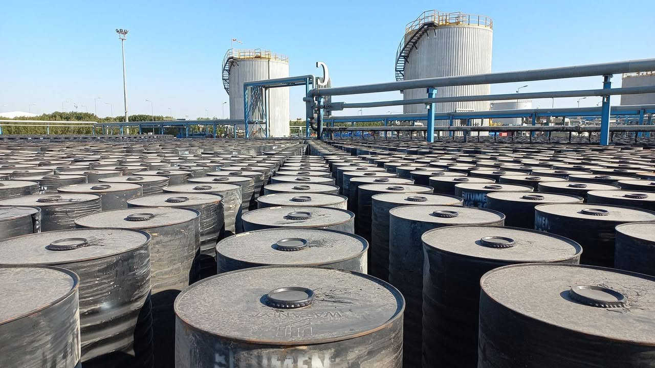 Bitumen 60/70 Offer – Drums & Bulk Tankers (CIF)
Dear Sir,

We are pleased to offer Bitumen Grade 60/70 available in drums and bulk tankers under CIF terms to the following ports:

CIF Port of Aqaba, Jordan — USD 470/MT
CIF Port of Baniyas, Syria — USD 480/MT

Storage  at destination port are on buyer’s account.
With all due respect to the owner of this group
Tayeb Chains for oil services company


**إذا كنت صاحب هذا الإعلان وتريد حذفه لأي سبب، رجاءا أرسل رسالة إلى الدعم الفني**