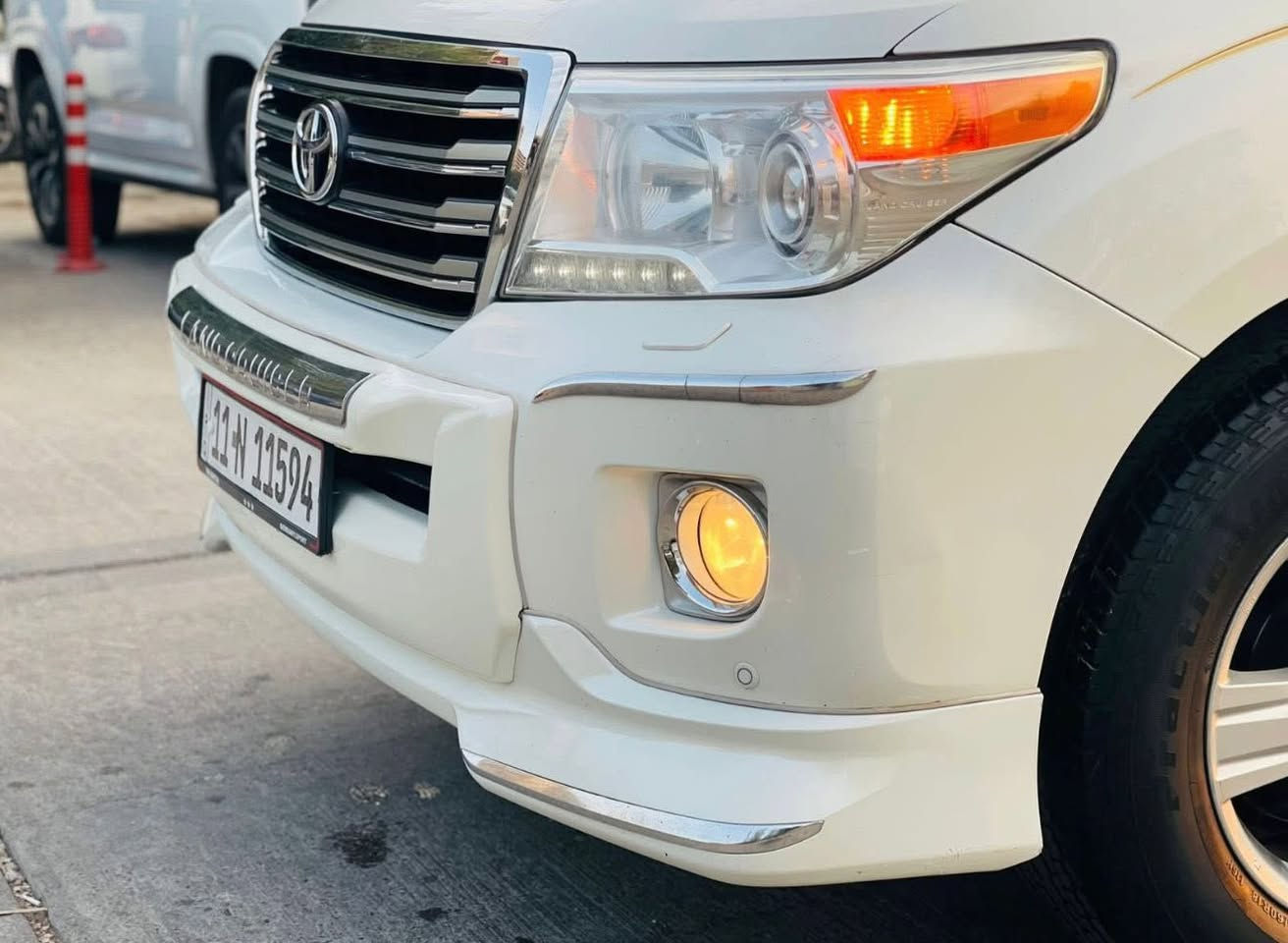 سلام عليكم 

لاندكروز 2015 

للبيع خليجي فول    مكفول 

مواصفات 

تحكمات ستيرن 

فتحه بسقف سلايد 

تشغيل بصمه 

شاشه كبيره كامره خلفي  

كشافات امامي 

مكينه 6 ممتازه جدا 

داخل نظيف جدا  بواضع لوكاله 

سياره جاهزه من كلشي 

بيها بابين فتح تعيار فقط 

   (خاليه من العيوب والخدوش )

السعر 425$ مجال بسيط 

مكان سياره بغداد الكرخ

الهاتف ***********
