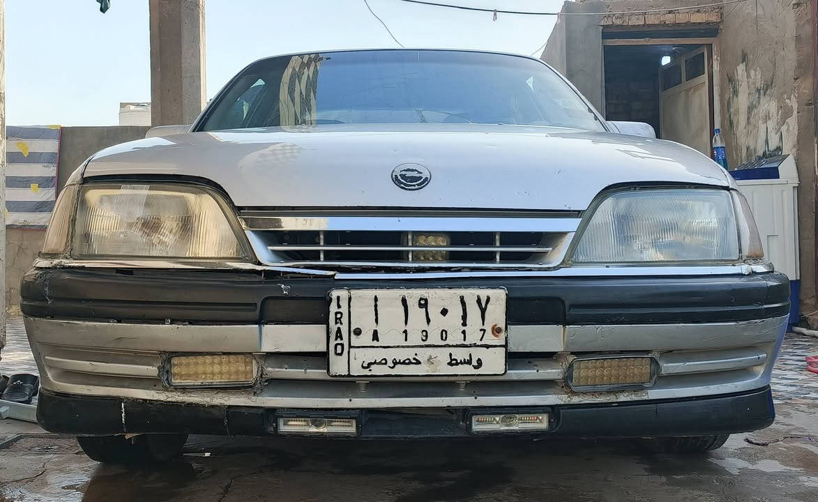 أوبل اوميكا 93رقم واسط مشروع وطني 
سيارة جهازه كير عادي مكينة 20 المرغوب 
مكينة وكير خير لا قص ولابخار 
كهرباء كلها شغاله 
غرفه نضيفه 
تقفيل 4 ابواب وجنطة 
كشر نضيف مثل ما واضح بالصور 
سنوية لل٢٦  شهر 11شرط تحويل ثاني يوم 
ب 26$  مستعجل على فلوس 
مكان واسط ـزبيدية
***********
غير متواجد على الفيس
