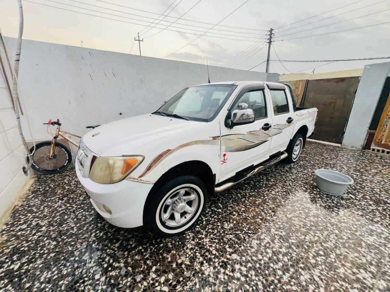 سلام عليكم للبيع او مراوس كنوه موديل 2013
كير محرك حداديه تخم تاير سياره مال جناي 
بدون صبغ السياره مكان السياره كربلاء 
سنويه لل 28 بسمي شرط التحويل 
***********واتساب موجود 
او تصال
