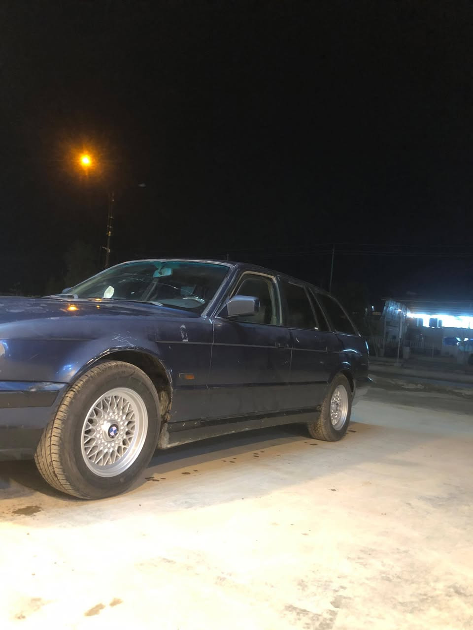 سلام عليكم 
BMW  ستيشن 
525 مسكر عدل كير عادي 
اصل وفصل 25
مكينه وكير شرط 
رقم بغداد دولي
كهربائيات كلها شغالة 
ويل وتايرات بلكارتون
باتري جديد 
شاشة أندرويد بلاتوث 
ملاحظة السيارة  مال جناي بس جاردة
 وبدون ضربة مبدلة 3 قطع وبدون صبغ 
عايزها ترتيب وصبغ 
صدر نص عمر
سعر 40 وبيها مجال للشراي 
مكاني سامراء 
***********
