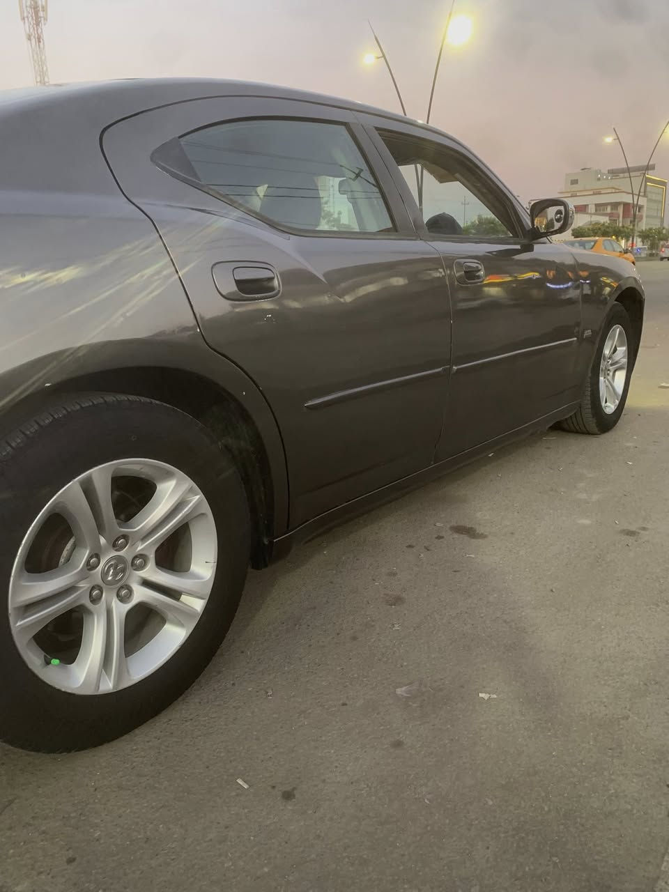 جارجر 2010 رقم بغداد انكليزي بأسمي سياره مصبوغه حزام كير محرك تبريد تدفئه كلها شغاله شاشه تاب منظومه غاز بانزين للبيع السعر 92 وبيها مجال قليل مكان السياره كركوك
شراي اتصل او واتساب *********** 
ما ارد ع تعليقات
