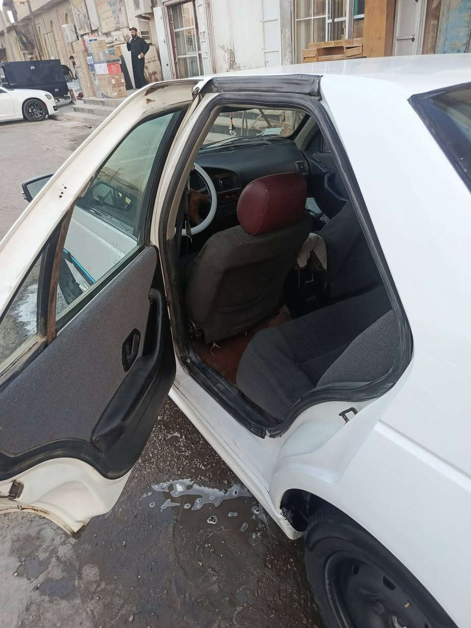 سلام عليكم
بيجو بارس موديل 2011 سنويه لل2029 راعيها بالعمارة 
تبريد تخم تاير جديد بيها رشات صبغ اثر جراد مكفوله من ضربه ومكينتها بيها بوش السعر 30 وبيها مجال خاص مغلق متواجد شريحه واتساب ***********
