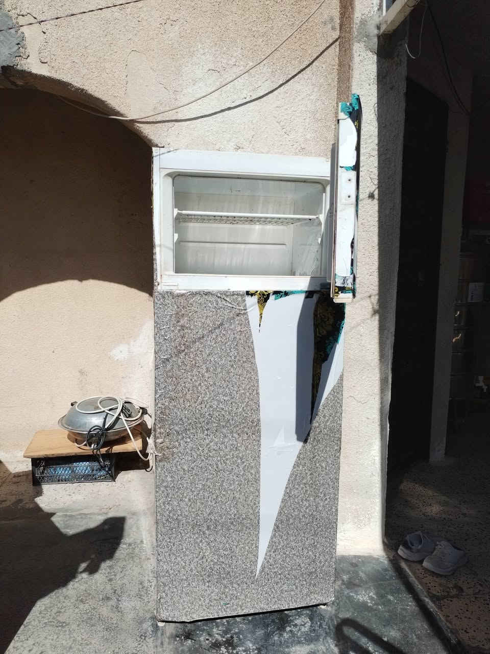 ثلاجه حجم كبير للبيع شغاله تبريدهه فول السعر ١٥٠ بيهه مجال بسيط للشراي رقمي *********** مكان الحسينيه @
