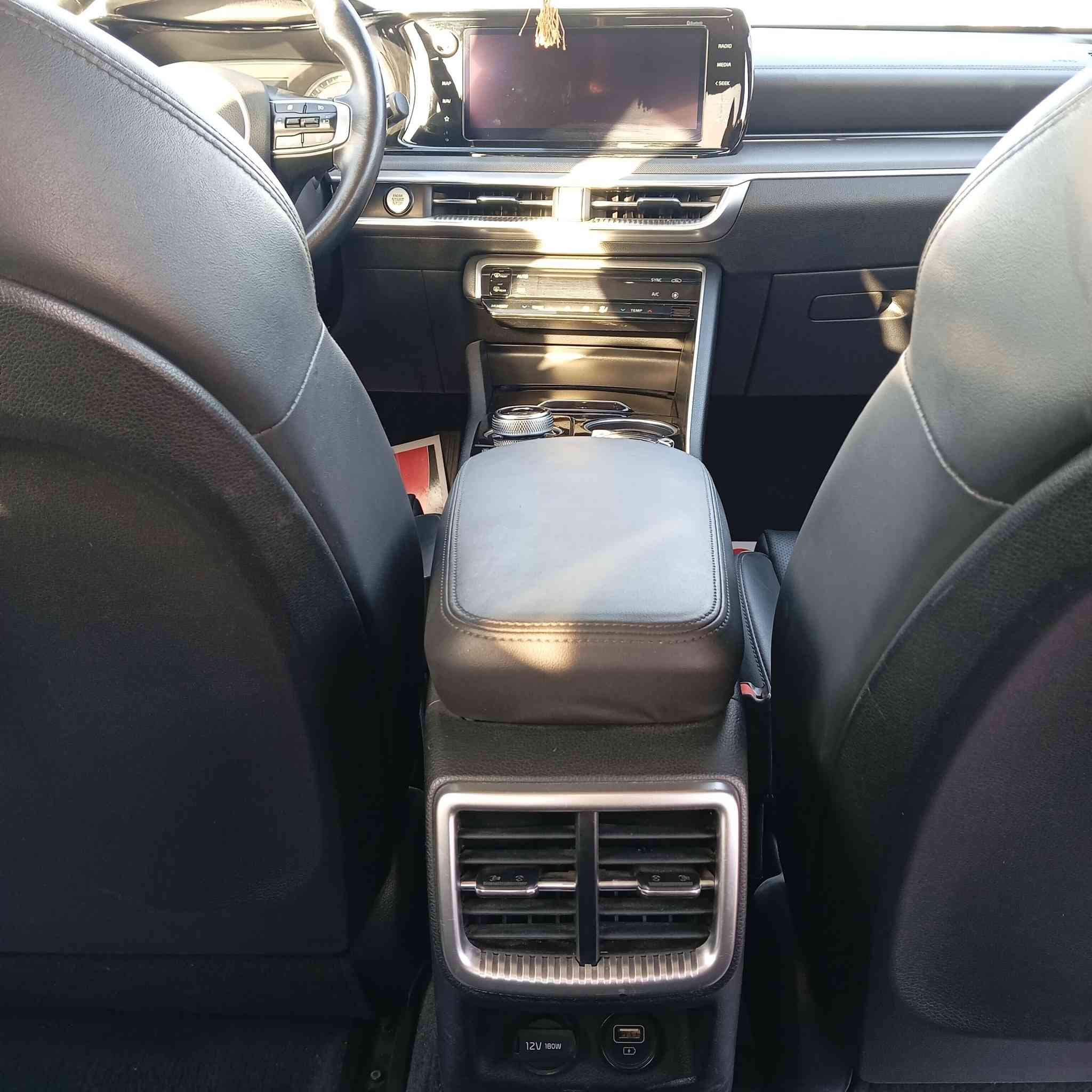 السلام عليكم
كي فايف موديل 2022 باسمي 
ماشية 46 الف 
مكفولة عدى رصعة بالباب الخلفي ضالة على وضعها
محرك 2000
فول مواصفات عدا البانوراما حره بسمي
ترقيم جديد رقم بصرة
مواصفات
كشن جلد تدفئه كشن
تدفئه ستيرن
تشغيل عن بعد
بصمه
تحكمات فول
تحديد مسار
توقف ذاتي
رادار امامي
مري شفط
اشاير بالمري
 كير ماوووووس
ويل كب كروم 
لايت ذكي
وبعد بيه مواصفات
مكاني بصرة 
السعر 210
الرقم :***********
