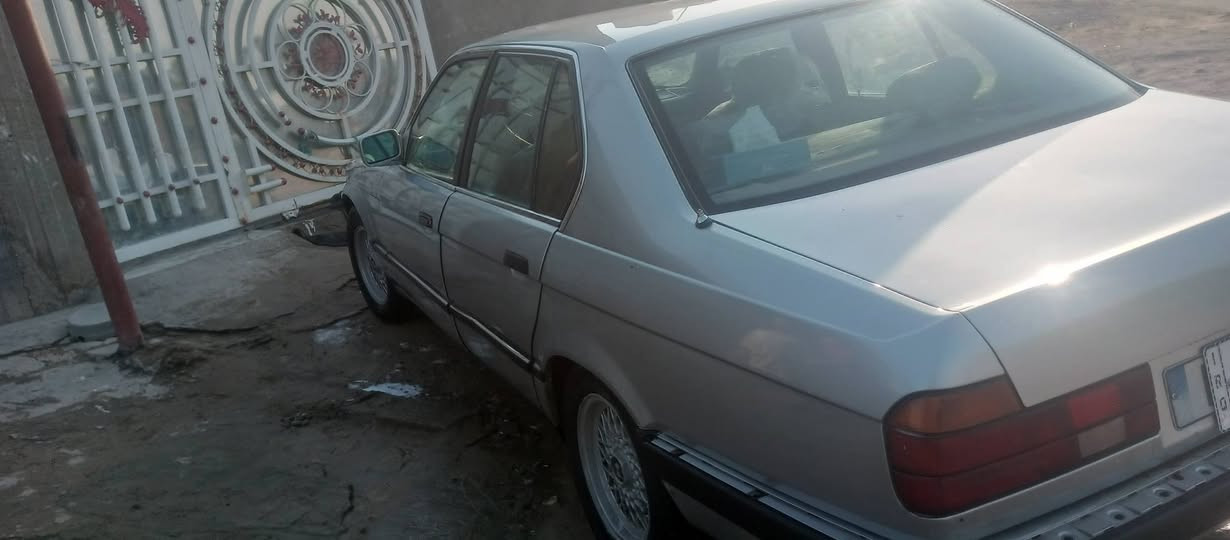 سلام عليكم
للبيع 735 موديل 92 هزه جديده رقم دولي بغداد محرك كير مكفول ترايك وين ما يعجبك كهرباء حلوه تبريد شغال 
فتحه ما تشتغل سياره بيها طخه بنيد كد اقل الشبر بيها خياس بسيط جاملغ الخلفي وتكمه يم جامه السايق حداديه جديده تخم تاير جديد داخل اسود كشنات جلد   سعر 60بيها مجال شراي يتصل ***********
