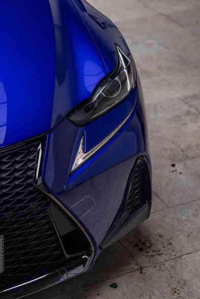 السلام عليكم 
للبيع luxes is 300 awd
الموديل : 2019
الفئة:F sport
اللون : ازرق
الممشى قابل للزيادة: 57000km
التفاصيل : وارد امريكي بيها حادث جامرلغ خلفي عكس السايق وباب خلفي صبغ + دعاميات طاك بيها ايرباك بردة
و صار بيها طخة هنا بالدعامية الخلفية من نفس جهة حادث امريكا و تصلحت الدعامية و صار اكو تعديل بارد بسيط بباب الجنطة و بيها شخط بباب الصدر يحتاج تعديل 
مواصفاتها معروفة دبل ماوس للتحكم مال شاشة و تحكم وضعيات القيادة
كيج الكتروني وسطي متحرك خاص لفئة ال f sport 
رادارات امامي و جانبي 
مكينة ٦ سلندر ٣٥٠٠cc
البچم مغلف ppf
و القمارة مغلفة ppf اسود
 السعر :20500$ شدتين و خمس اوراق و بي مجال بسيط
للتواصل : ***********
