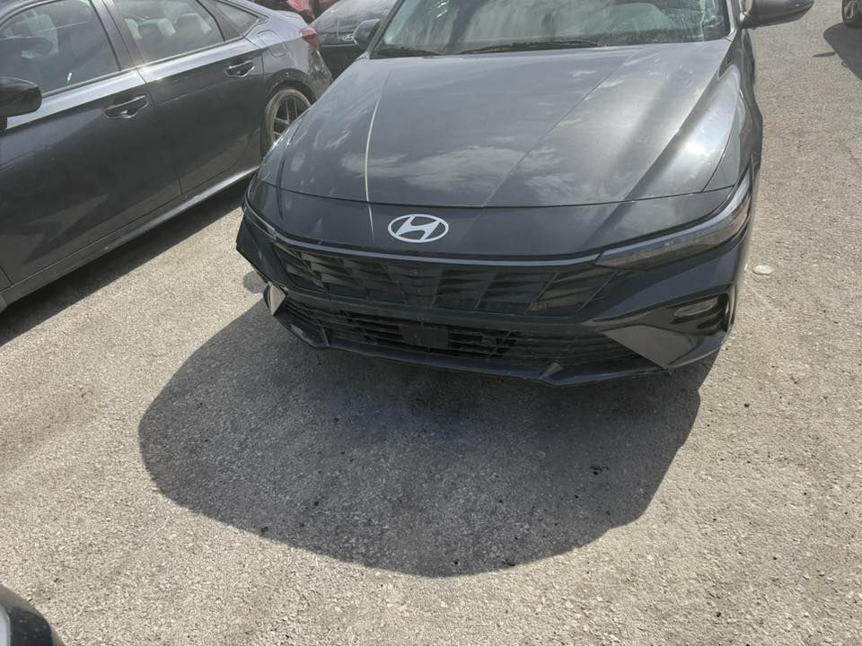 سلام عليكم النترات عدد 3 وحد هايبرد وثنين بانزين موديل 2025 كلهن فول مواصفات لمتد اي ستفسار على رقم ***********وكلهن بدون ايرباك ولا تبديل
