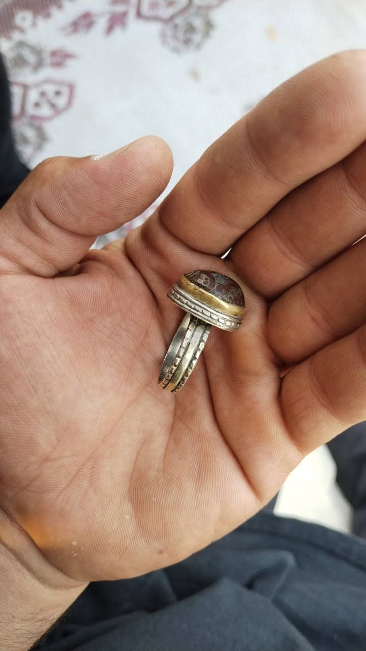 عليكم عندي هاذا المحبس للبيع بس عن الحلال والحرام هذا نحاس مو فضه بس هذا قديم جدا جدا جدا المكان بغداد الرشاد ماعندي توصيل قيم بل يرضي الله وخذه


**إذا كنت صاحب هذا الإعلان وتريد حذفه لأي سبب، رجاءا أرسل رسالة إلى الدعم الفني**