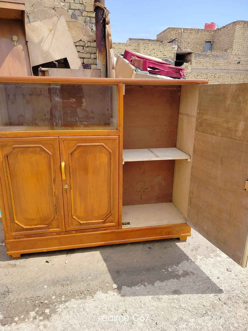 بوفيه متر و40سم وارتفاع متر وربع//السعر 60الف للتواصل العماره حي النداء///تلفون/***********
