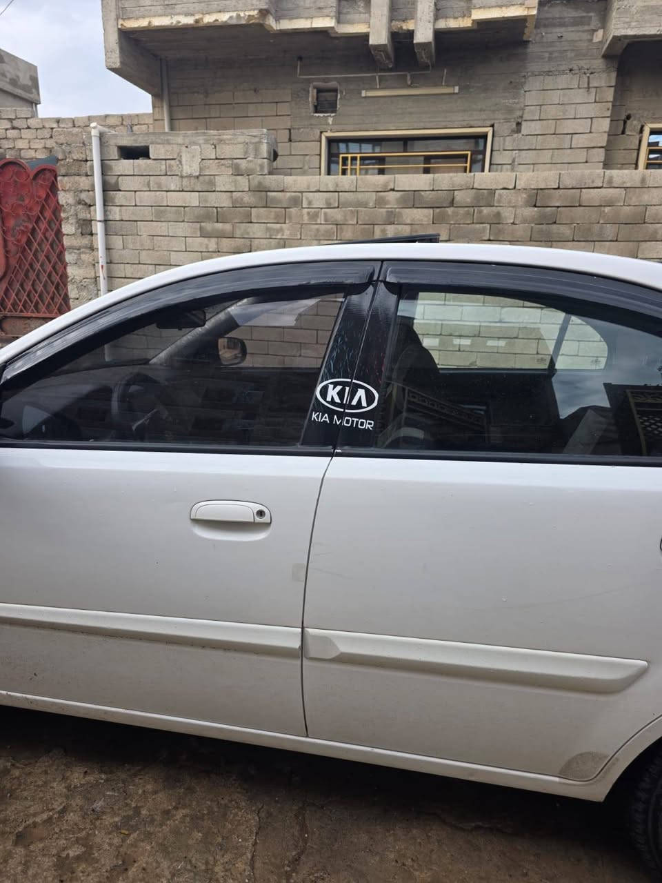 السلام عليكم
كيا ريو
موديل 2012 
الشرعيها موجود بل الموصل
سنويه 30
كابون
ضررها بوند و االجاملغ
السياره سلايت 
سياره فول
 مكينه 14
 عليها كم ملاحظه
سعر 93 بيها مجال
اتصل على كورك ***********
أسيا ***********
