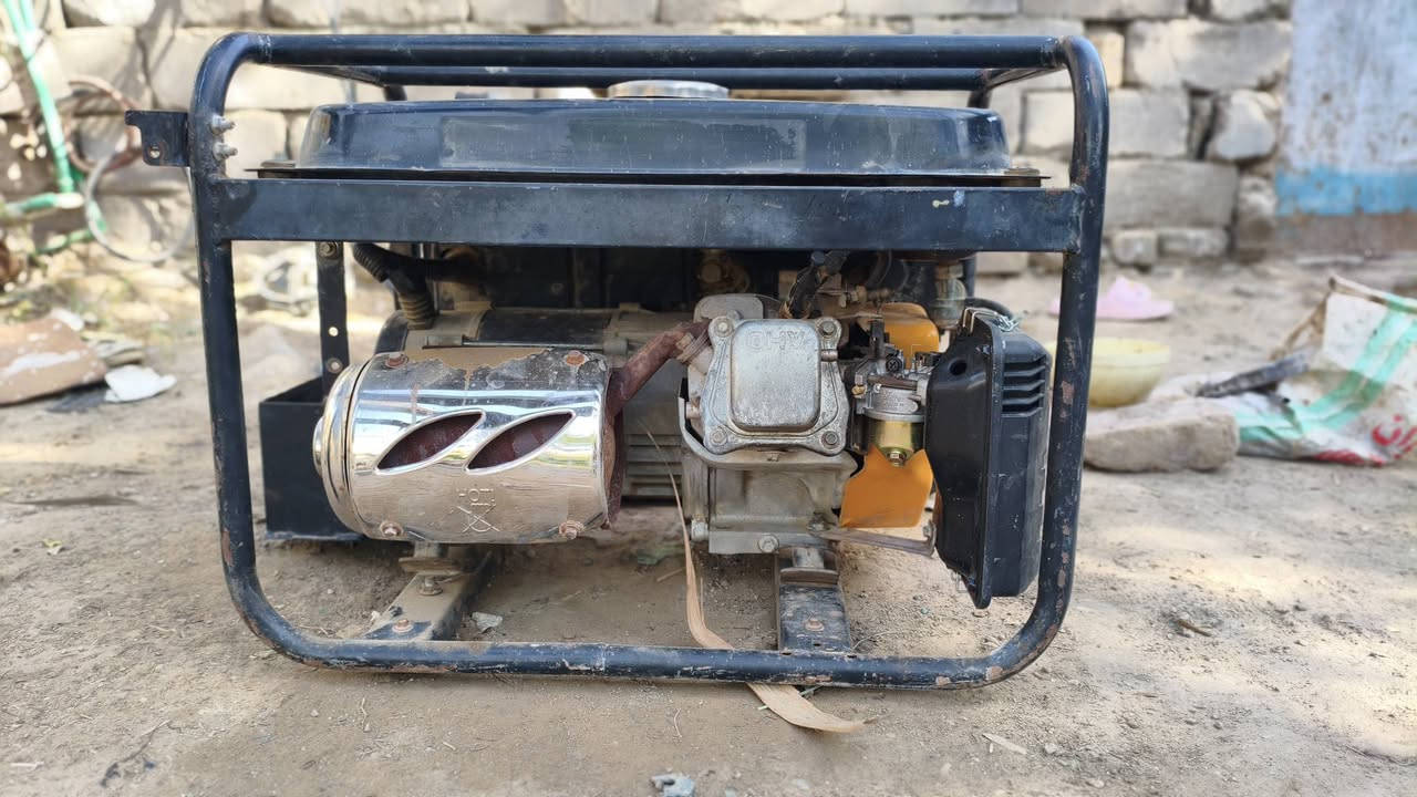 مولد للبيع غير خاضع للصيانه فقط باتري عوزه تشتغل سلف  السعر 175 قابل لتفاوض تواصل ***********
