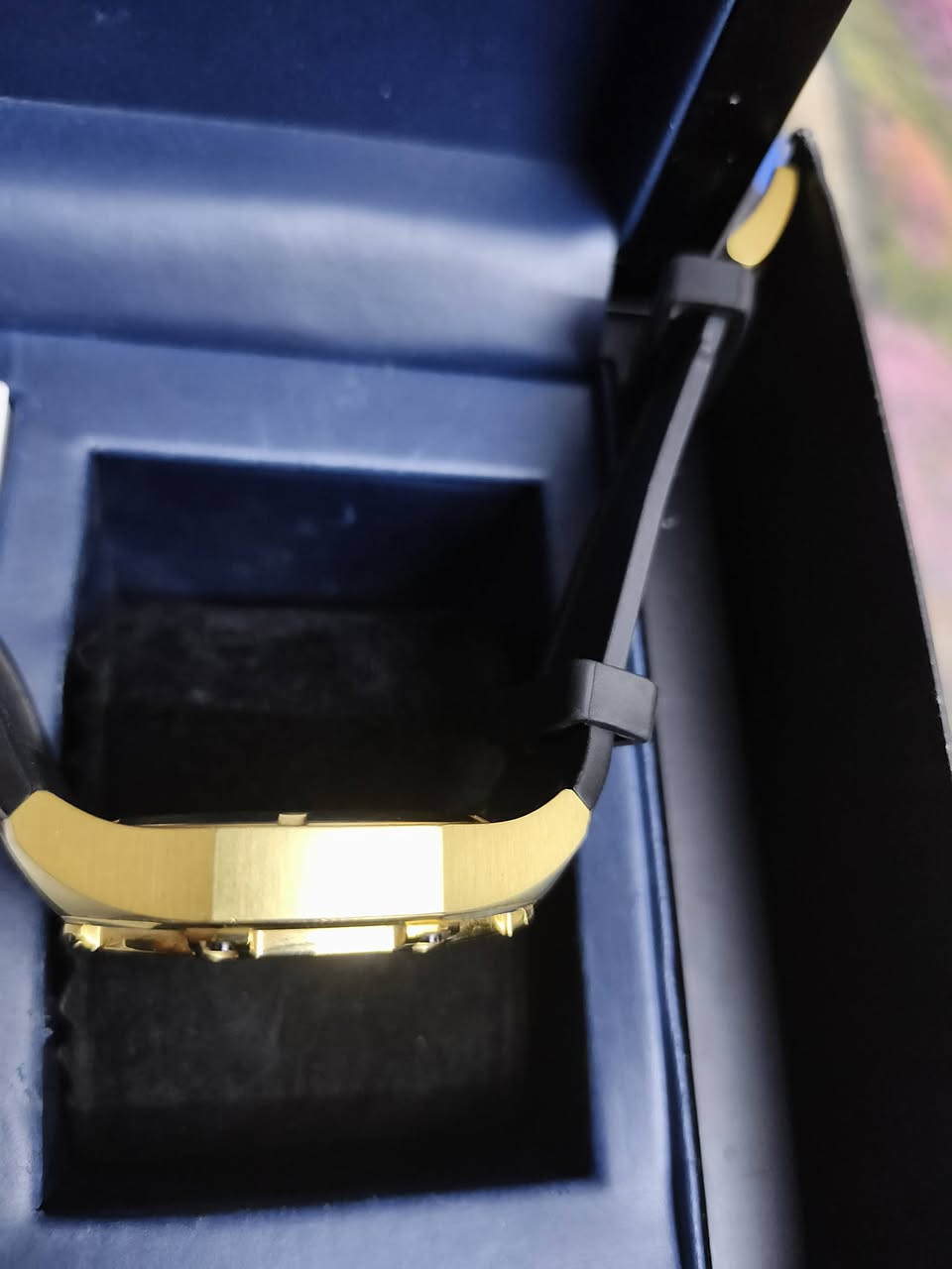 سلام عليكم ساعه
 سماير شركه كيونت
 بطارية جديده جدن
 نضافتهه 99\100 
الي يرقبها يراسلني
 خاص ول واتس اب
جميع محتوياتها موجوده بسعر معقول
***********
