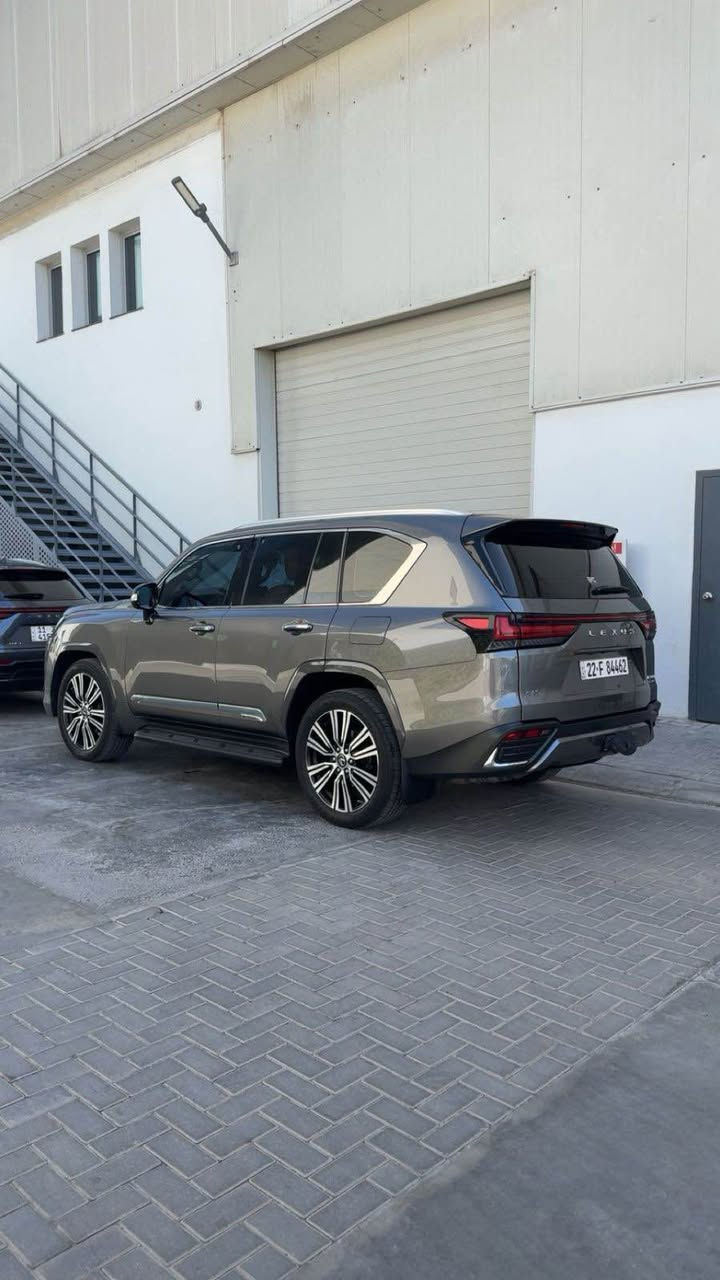 لكزز  LX 2023 بلاتينيوم 

رقم اربيل تحويل مباشر 

مكفولة كفالة عامه مغلفه ppf 
 كفاله من جكت البره وضع الشركه 

جكات فول مواصفات توين تيربو 
اعلى مواصفات باللكزس

استخدام شخصي ماشيه 39 الف فول مواصفات 
سياره مضلله بيه موافقه 
وشادله وياله مال 25 تريد ويله موجود 
مكان السيارة بغداد العطيفية 

السعر : 120 يعني 12 شدة 
وبيها مجال بسيط للشراي 

للأستفسار : ***********
*********** بغداد, العراق
