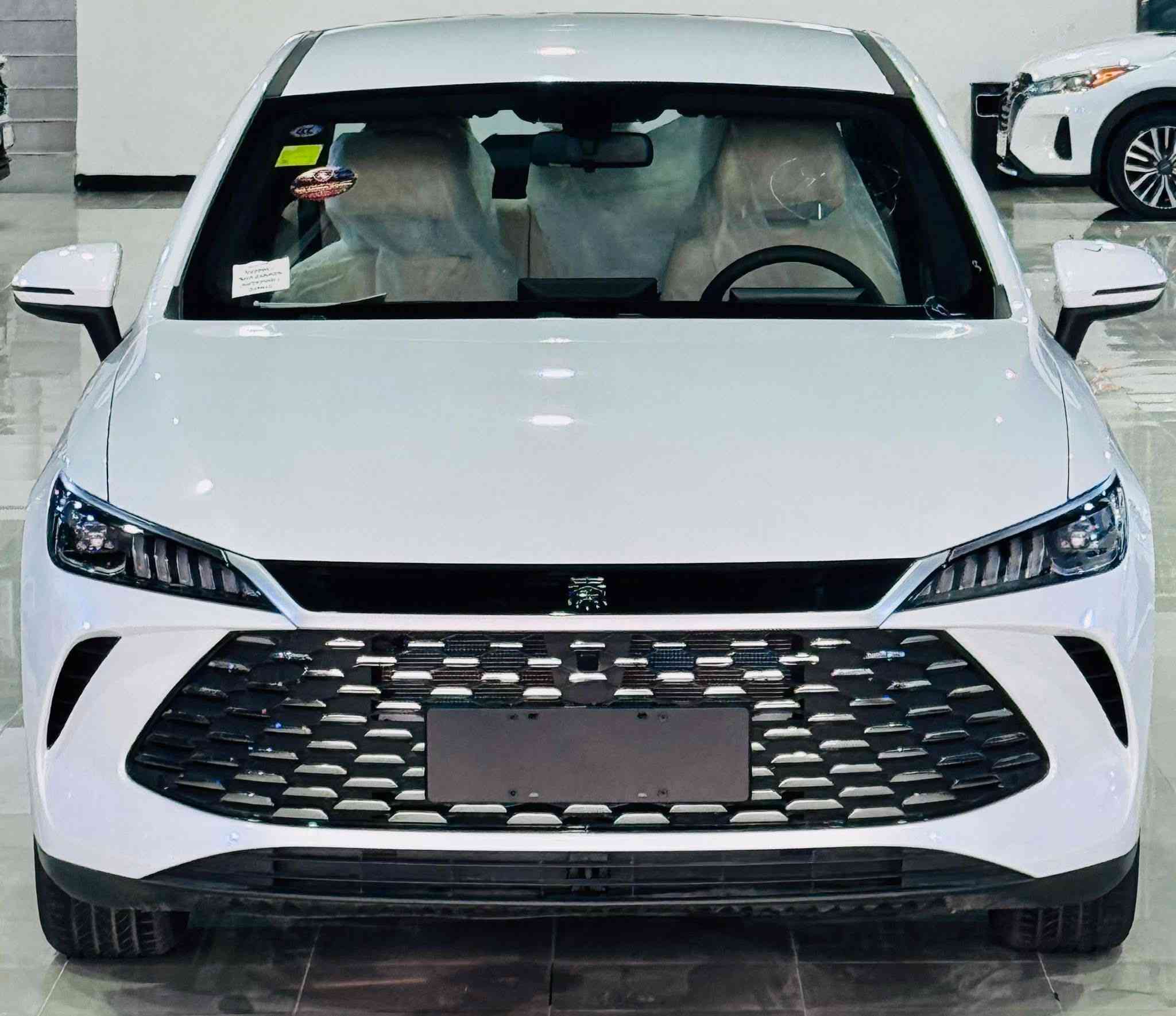 ﷽

‎(مجموعة شركات فراس الحمداني اربيل شارع ١٠٠ م )

BYD QIN - PLUS

اللون : ابيض داخل ابيض 

الموديل : 2025

السعر : 11,300 $$

حجم المحرك : 4 سلندر ( 1,5L )

‎عداد المسافة ( زيرو ) 

المواصفات : 

‎بصمة ابواب 
‎بصمة تشغيل
‎تحكمات ستيرن
‎نظام NFC
‎3 أنظمة تشغيل (كهربائية - هايبرد - بنزين )
‎شاشة كبيرة لمس 
‎شاحن لاسلكي
‎تبريد قطعتين 
Apple car play 
Android Auto
‎مانع انزلاق + ABS
‎منافذ AUX+USB
‎تحكمات وضعيات القيادة ... Drive Mode
‎حساسات  خلفية 
‎اشارات بالمري 
‎اوتو ستارت Auto Start 
‎اوتو ستوب Auto Stop
‎رادار امامي + جانبي + خلفي
‎ويل كروم 
‎هاندر بريك بصمة

‎وباقي المواصفات معروفة

العنوان : 

‎اربيل شارع 100 م مقابل الشركة العامة لتجارة المواد الغذائية

للاستفسار والاتصال على قسم المبيعات :

‎ ابو علي  

***********
***********

حواس 

***********
***********

زيد 

***********
