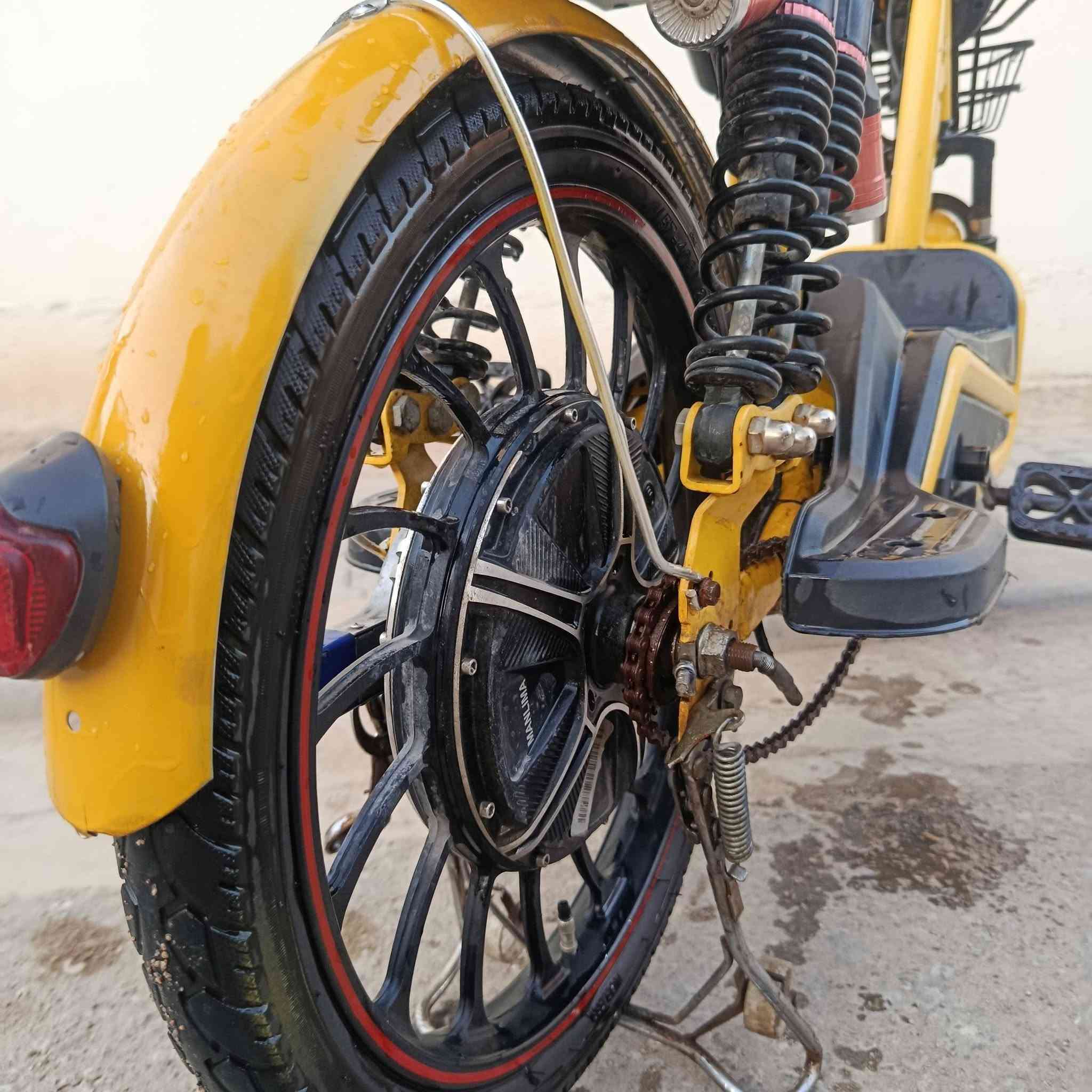 دراجه شحن حجم 20
5 بطاريات كرافين 60V 
مواصفات 
سرعه 50 حقيقي  + اشاير شغاله  ولد + تايرات جدد حيل+بصمتين وسويج + سله 
دراجه اخت جديده سعره 260 وبيه مجال 
موجود ماسنجر + رقمي ***********
