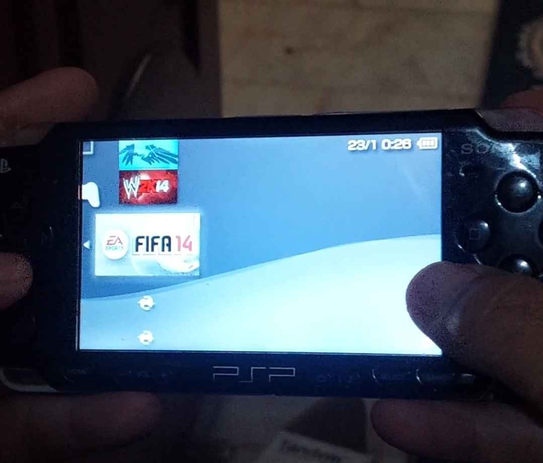 جهاز بي اس بي محمول ياباني الاصلي سوني كامل الملحقات مع الالعاب والسعر على الخاص *********** كربلاء, العراق
