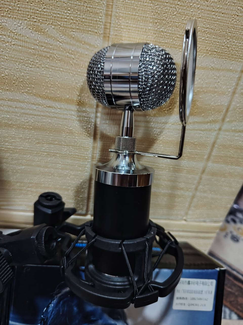 مايكات بهذا الشكل ٣ قطع
فقط المايك والحامل مالته


**إذا كنت صاحب هذا الإعلان وتريد حذفه لأي سبب، رجاءا أرسل رسالة إلى الدعم الفني**