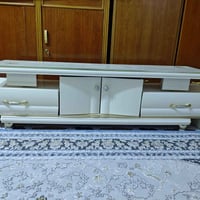 ميز تلفزيون • كرسي • نضيف