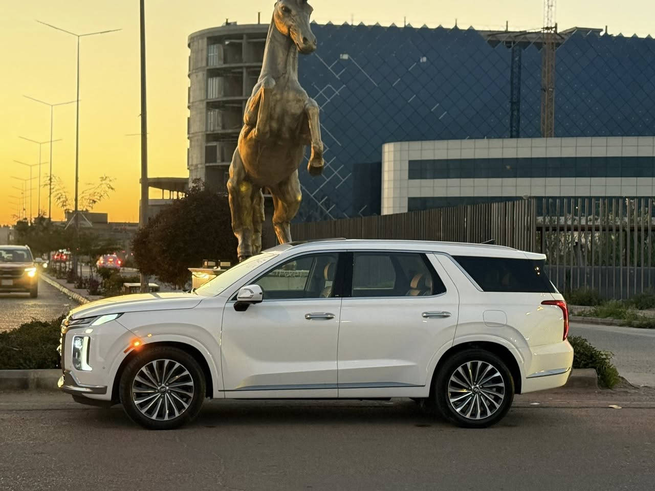 هونداي بلسايد 2024 مرقم بغداد شهداء لون ابيض كللكرافي فول للاخير  وارد امريكي المواصفات :-

🕒بصمه ابواب + صندوق +  بصمه تشغيل 

🕒بجم زنون مع لد امامي + مع لد خلفي 

🕒شاشه متصله + شاشه دجيتل للعداد 

🕒رادار امامي + خلفي + جانبي مع اوتو ستوب 
مع توقف تلقائي مع قياده اليه 

🕒داتا شو على الزجاج الامامي 

🕒فور ويل درايف

🕒نظام ترحيب + مري قلاب مع ال R

🕒بانوراما طكتين 

🕒سقف كنتارا  

🕒كراسي  جلد + تبريد + تدفئه + مساج الامامي والخلفي 

🕒حساس 360 امامي خلفي جانبي 

🕒كامرات 360 محيطيه حول المركبه

🕒دشبول متغير مع لد مخفي 🌈 64 لون حسب مستخدم

🕒كشن السايق خزن مميوري 

🕒سستم صوت الماني من شركة هارمن كاردن 🔊🔊

🕒قطع تبريد منفصله الامامي والخلفي وال 7 راكب

🕒ستائر جانبيه بلاد

 🕒كشن  سياحي منفصل تحكم منفصل

🕒مرايه وسطية  كامرا  شبيهه الكاديلاك

🕒نظام  التقدم والرجوع للخلف بالبصمة  

السياره مواصفات جريدة فول الفول vip

حادثه طخة بسيطة كلش بجاملغ خلفي نرشت على كدها 

مرقمه بغداد  تحويل مباشر  

السعر 377$


**إذا كنت صاحب هذا الإعلان وتريد حذفه لأي سبب، رجاءا أرسل رسالة إلى الدعم الفني**