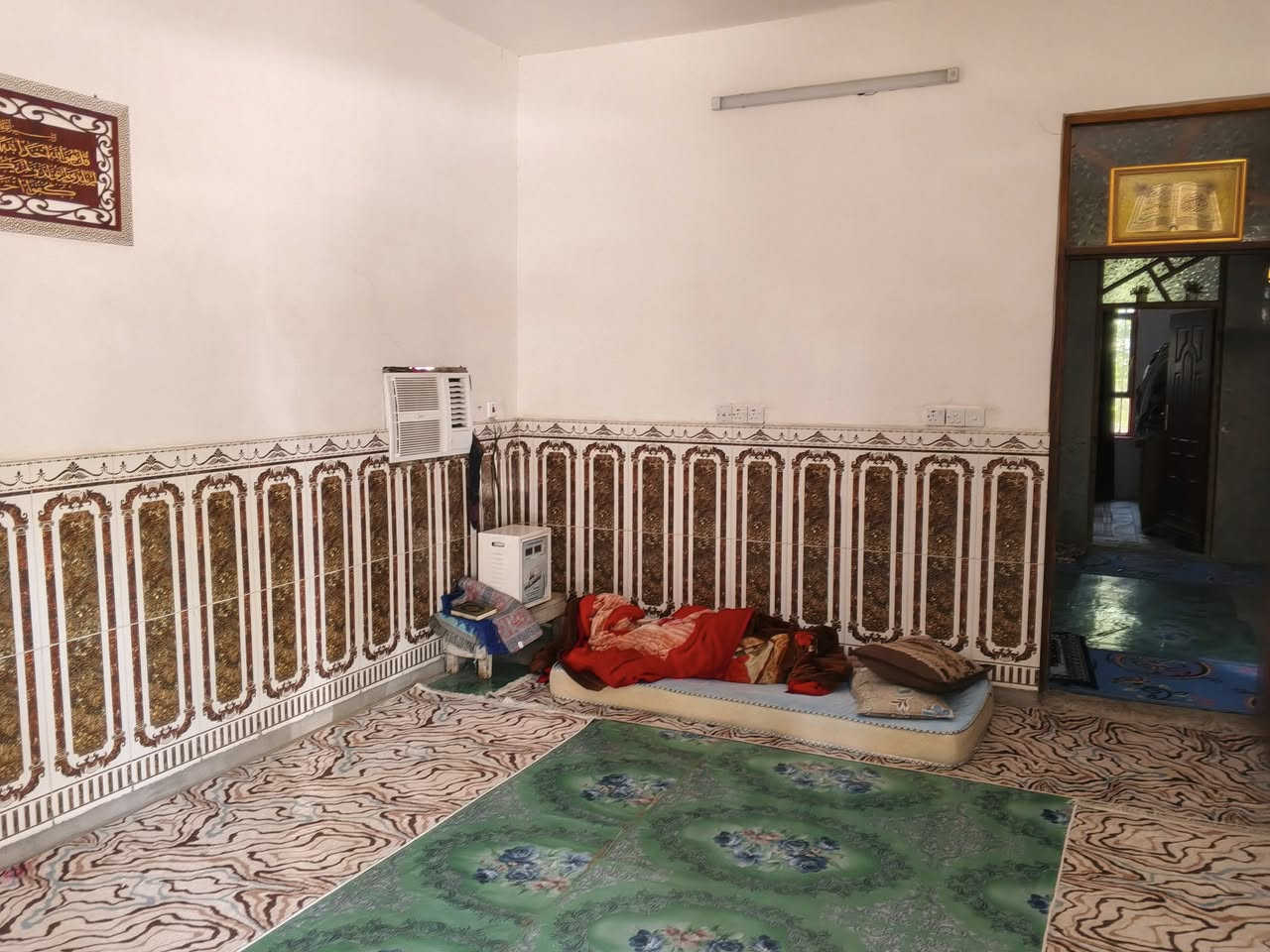 السلام عليكم يتوفر نص دونم مع بيت منطقه التويثه قرب شارع سيد علي يحتوي البيت على غرفتي النوم وصاله وربعه ومطبخ وصحيات نوع العقار طابو ملك صرف واجهه 16 والنزال 105 شارع 6 م يبعد عن نهر دجله 500 متر للاستفسار ***********جهاد الشمري
