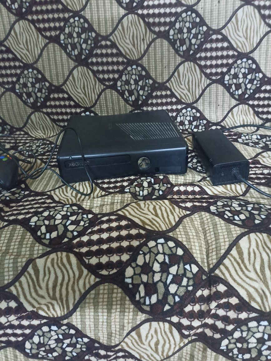 جهاز اتاري اكس بوكس 360   للبيع السعر 95. به مجال رقم ***********. ***********   موصل الجديدة
