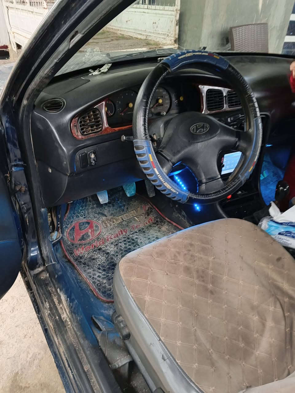 سلام عليكم سوناته 1994 اسود كحلي
مكينه كير خير من الله صدر امامي خلفي جديد تخم تاير ويل كب بلادي تبريد ثلج داخل كله جديد سنتر لوك كامل جام كله شغال رقم بغداد الماني السعر المطلوب 38 بيه مجال حك الجيه
العنون ديالى الخالص هبهب رقم ***********
