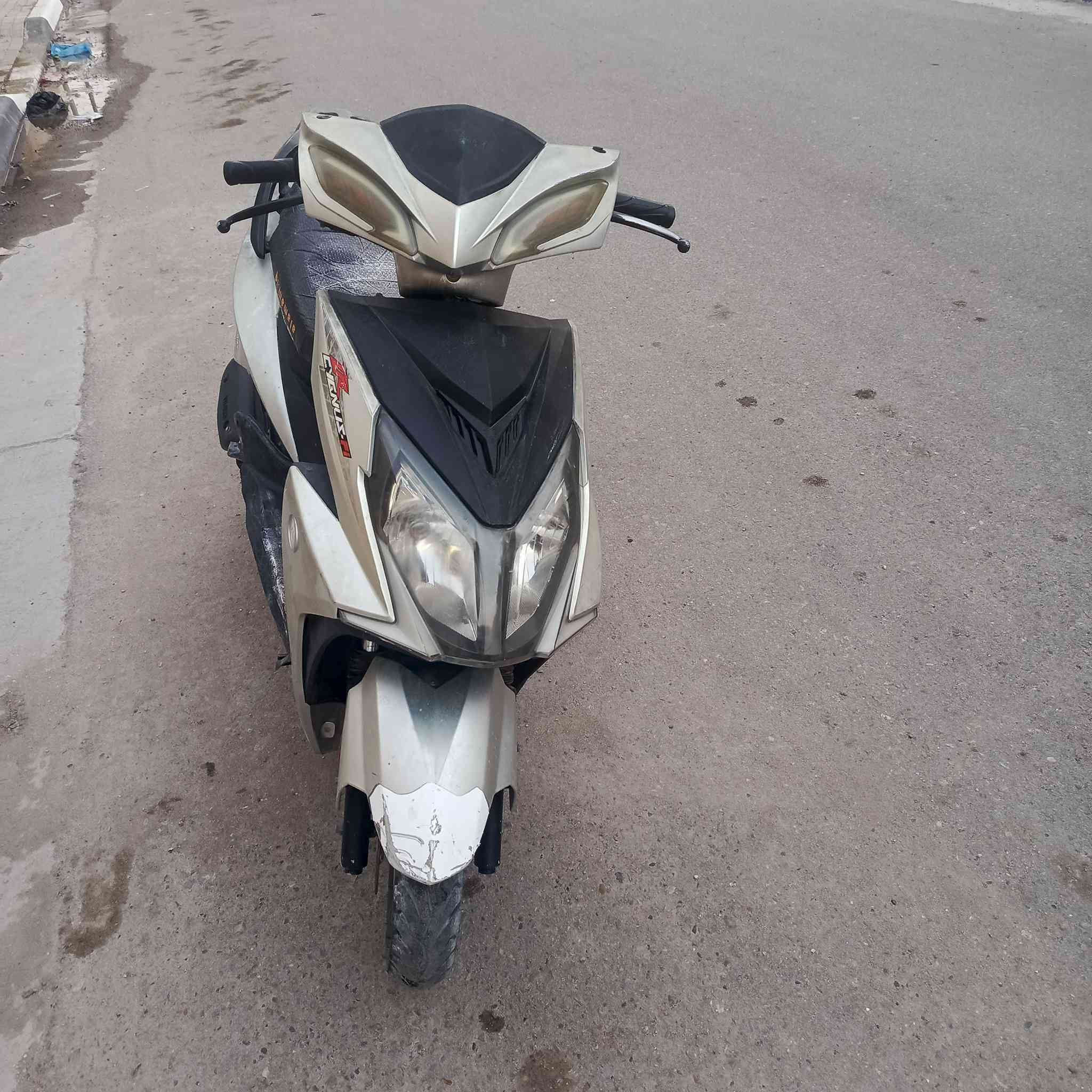 السلام عليكم دراجة سكنس جامبو شغال سلف هندر كهربائيات كله شغاله مفتوحة شلعه ومعدل السعر 170بيه مجال مكاني كربلاء للاستفسار ***********
