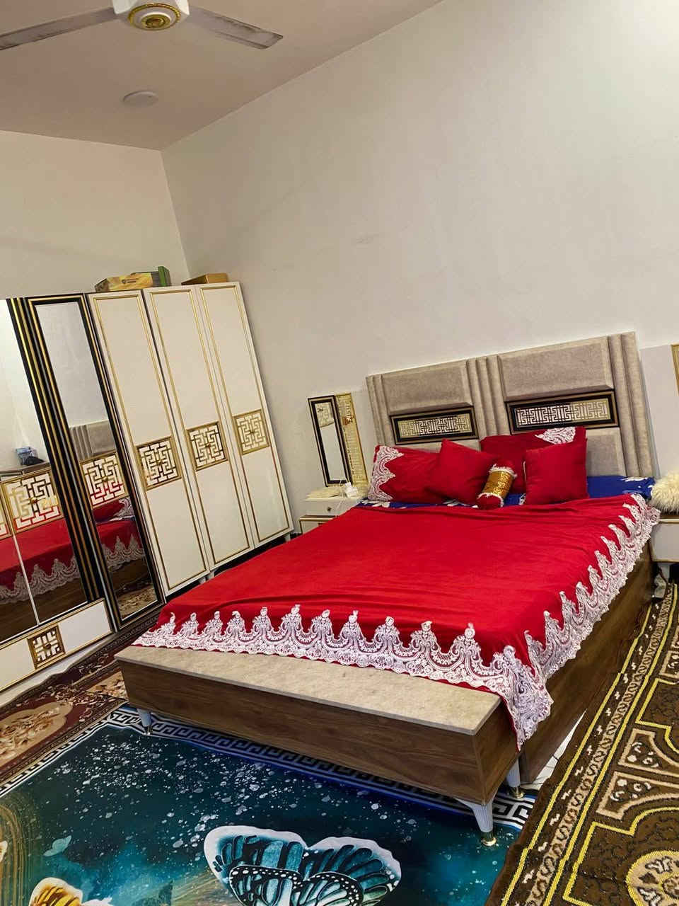 السلام عليكم دار طابو زراعي سند 25 المساحه 150 متر الدار متكون من غرفتين نوم +استقبال +صاله +مطبخ +صحيات داخليه وخارجيه (الدار بناء 2024) العنوان الحصوه خلف الحسينيه قرب مكتب سلام الشمري *********** للتواصل
