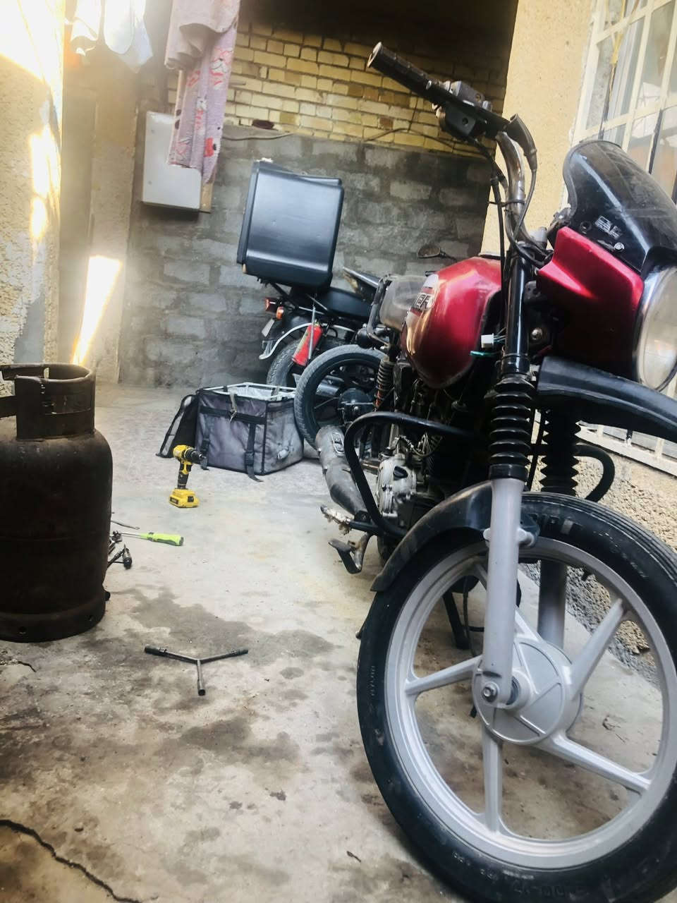 سلام عليكم من رخصتت ايو كروب عندي بوكسر جبلي موديل ٢٠٢٠بيه مكينه ٢٣بس يردله ولفلاتت طافيه بيع وراق تلفف سعره ٥٠٠ بيه مجال ل طيبين مكاني بغداد حي الجهاد توجد خاص هذه رقمي بي واتساب ***********واني ب خدمتكم
