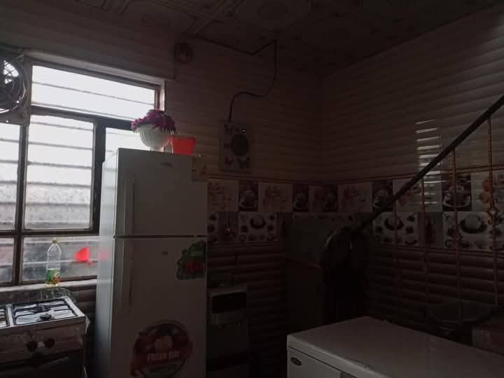 بيت للبيع 70 متر زراعي نظيف  يتكون من غرفه وصاله ومطبخ وصحيات ومكشوفه وبيتونه وطارمه  البيتونه بلوك بنائها وباقي لبيت طابوك سيراميك وكاشي وسقف ثانوي وسياج لشارع بلوك  بيت نظيف عكاده الأساس صبابه ولكاع كاشي  المكان النجف حي ميسان وراه سكله الكراعاوي السعر 50
الاستفسار على الرقم ***********
