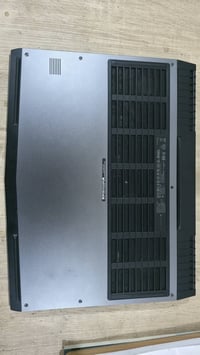 Alienware 17 R4 • i7 جيل ثامن • بدون شاشة