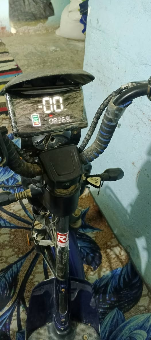 سلام عليكم للبيع باسكل الشحن نضافه 75 بطاريات جدد السرعه 100 السعر 275 وبي مجال قليل ***********
