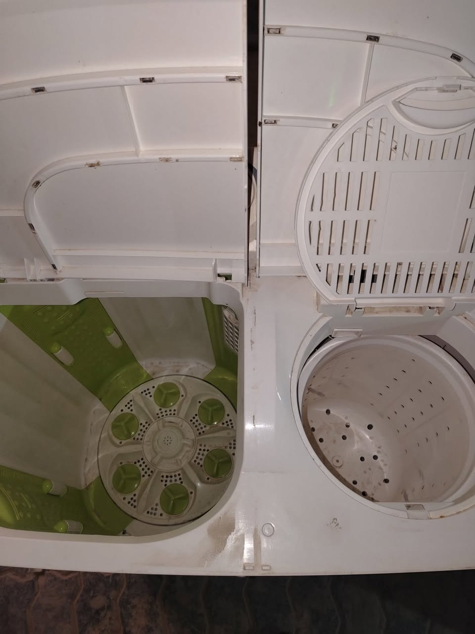 السلام عليكم غسالة مستعملة
 للبيع شغالة  العنوان ديوانية مركز 
رقم الهاتف ***********
