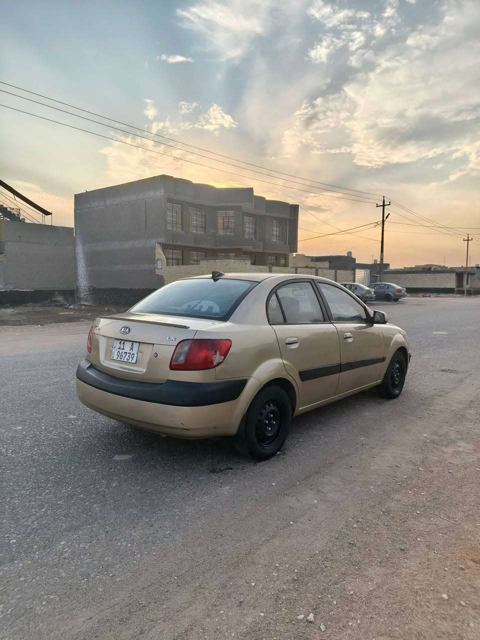 سلام عليكم 
كيه ريو ٢٠٠٩رقم بغداد 11
بسمي تحويل مباشر
هزه جديده
مصبوغ احزام 
سعر، 76وبيه مجال
***********
