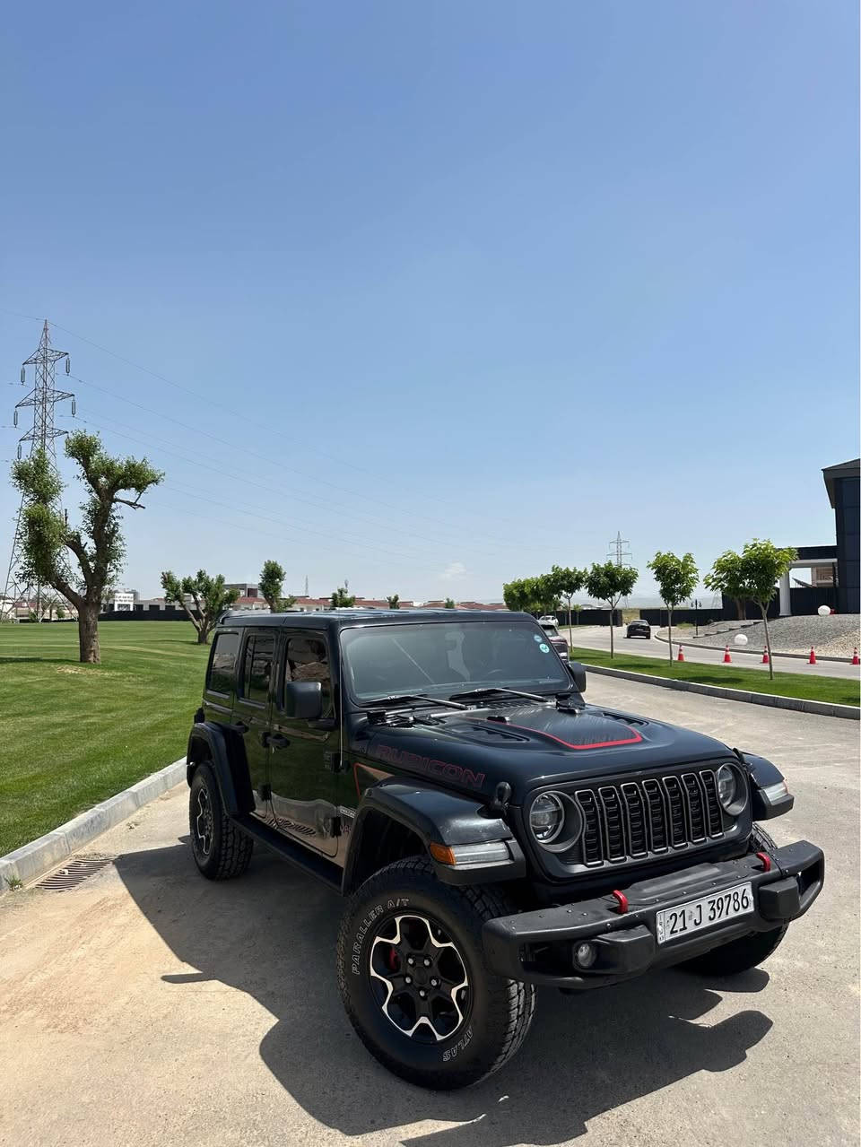 جیب ڕۆبێکۆن ٢٠٢٠ V4turbo ٦٠ میل ڕۆیشتوە 
یەک بست بۆیاخ 
ساحر ٢٩٠ مەجال
0751 804 3635 أربيل, العراق
