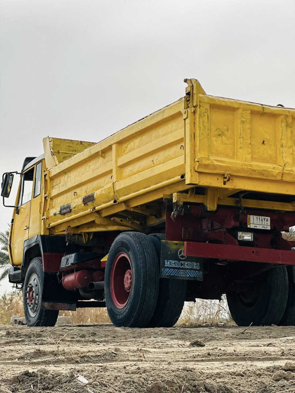 السلام عليكم للبيع تك قلاب افيكو 
رقم وسنويه الماني كربلاء بسمي مداور ثاني يوم
مكينه 8 كير 111 توني شاده تخم تاير باتريات كهربائيات كله شغال فقط شاصي ما مكفول مكانه نجف سعره 75 ورقه وبيه مجال ***********
