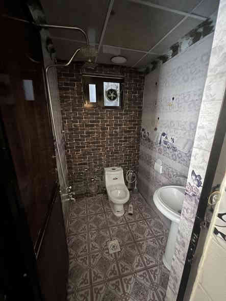 لليجار لليجار مشتمل ٥٠ متر مدخلين نضيف جدا  صاله مطبخ خدمات صحيه وغرفتين نوم السيديه مربع التصنيع قرب مدرسه فجر الحريه ٧٥٠ بي مجال بسيط ***********
