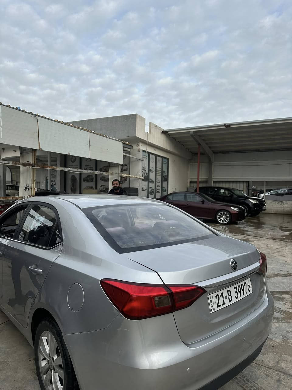 السلام عليكم 
سياره عارضها للبيع MG 360 2019  
سياره مكفوله كفاله عامة .. مكان بغداد 
 بيها شخط ب الباب الوراه موضوح يمكم ب صورة 
اذا تفيدك اتصل ***********
