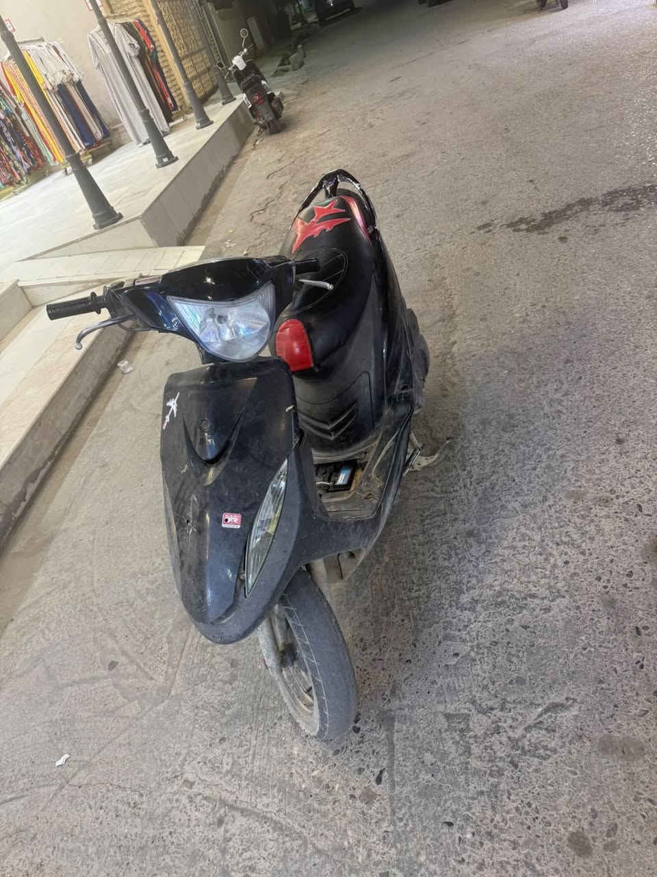 السلام عليكم دراجة ماكس عدلة حلوة بس يرادلهة ترتيب بلادية كلهة من كفر و دواخل و مكينة بيهة بكلايت رياضي و عمبار و كشن اصيات سعرها ب650و بيهة مجال مكاني ديالى بعقوبة الجديد شارع نهر الحجية ***********هذا رقمي لاستفسار
