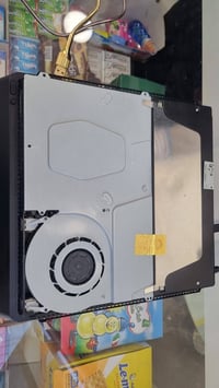 بلايستيشن 4 • سليم • كامل ملحقات