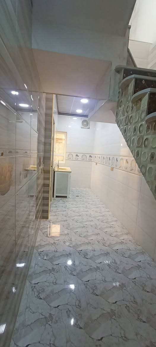 دار للايجار 🏫
حي البكر شارع المنظمة خلف تيم ماركت 
مساحة 💯 م 
الدار فول نظافة...
للاستفسار مراجعة مكتب المازن حي البكر شارع المنظمة قرب المركز 
او الاتصال على 📞☎️***********
