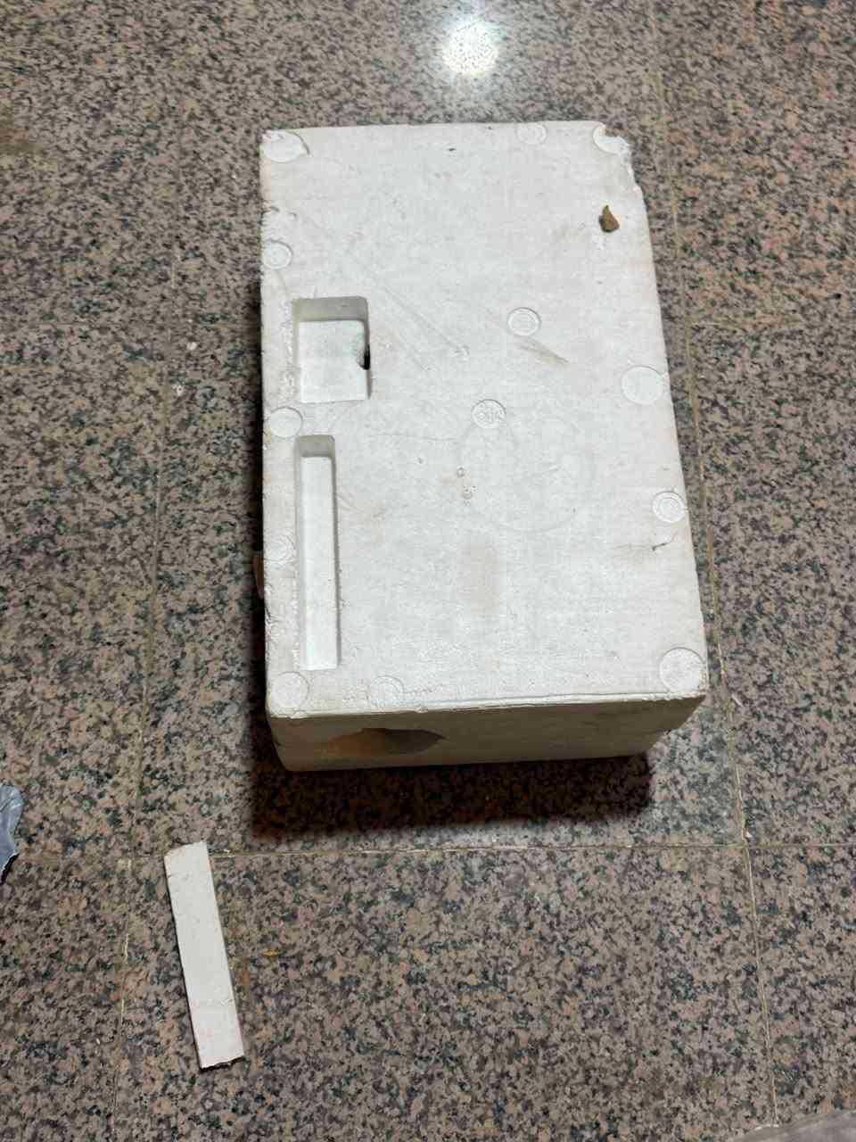 مكينه للبيع برذر صناعي ***********
