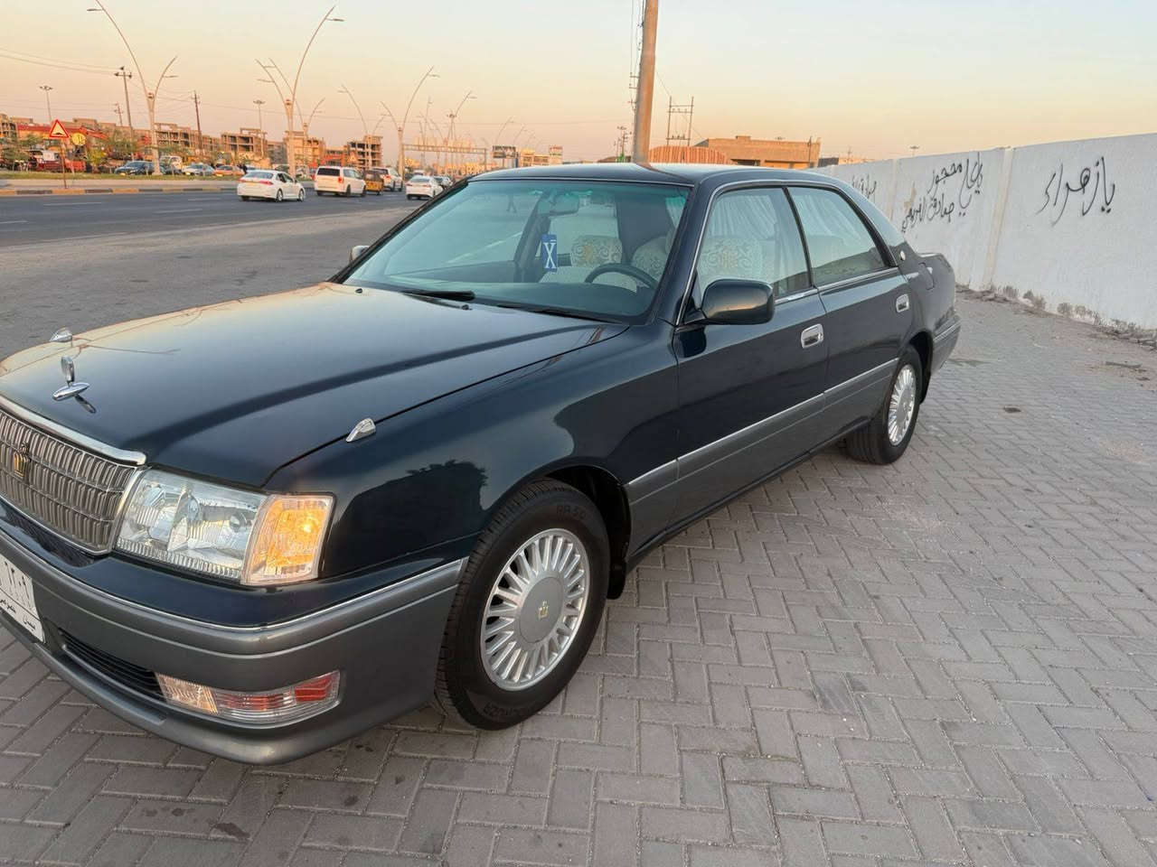 السلام عليكم 
تويوتا راس الثور مديل 2000  فلات اخضر السيارة جاهزة للاخير بيها صبغ عام ومسستمه السعر ٩٠  وبيها مجال السيارة اكفلها من الكصه ونقل الجثه والاصوليات رقم الهاتف 
*********** امجد جبار البصرة, العراق
